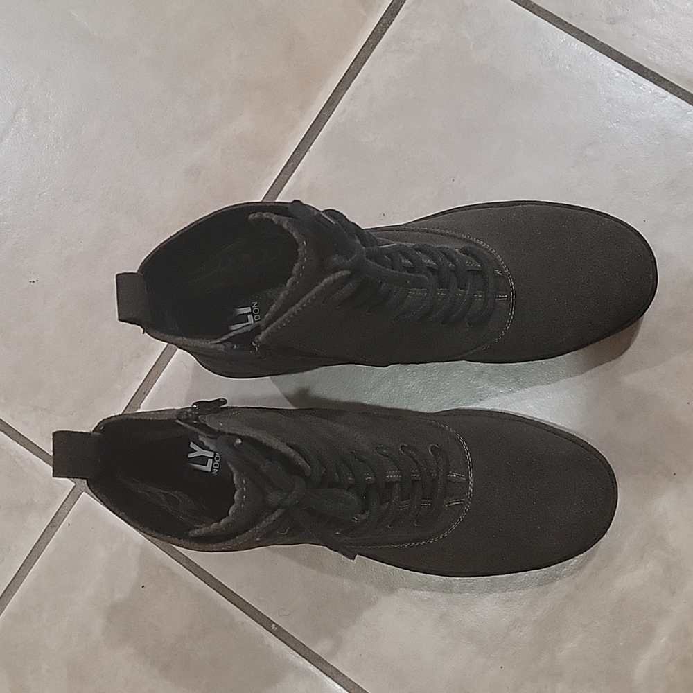 Ladies boots